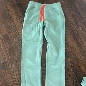 FIGS Two Piece Jade set!!